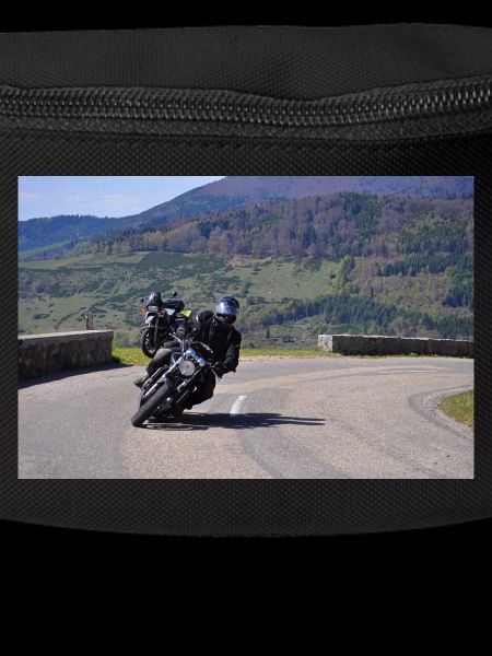 Motorrad liegt im Wind