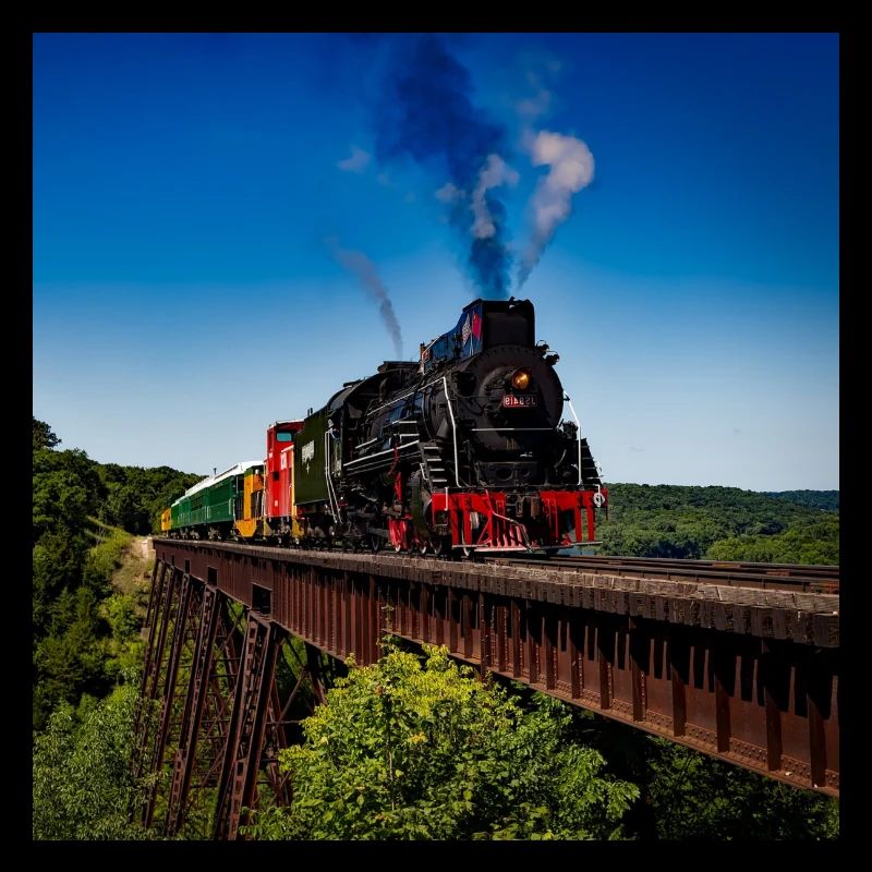 Weinlesezug auf Eisenbahn in der Landschaftslandschaft