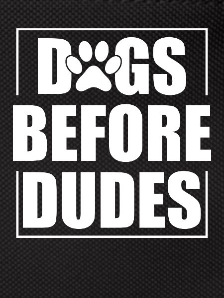 Chiens devant les gars