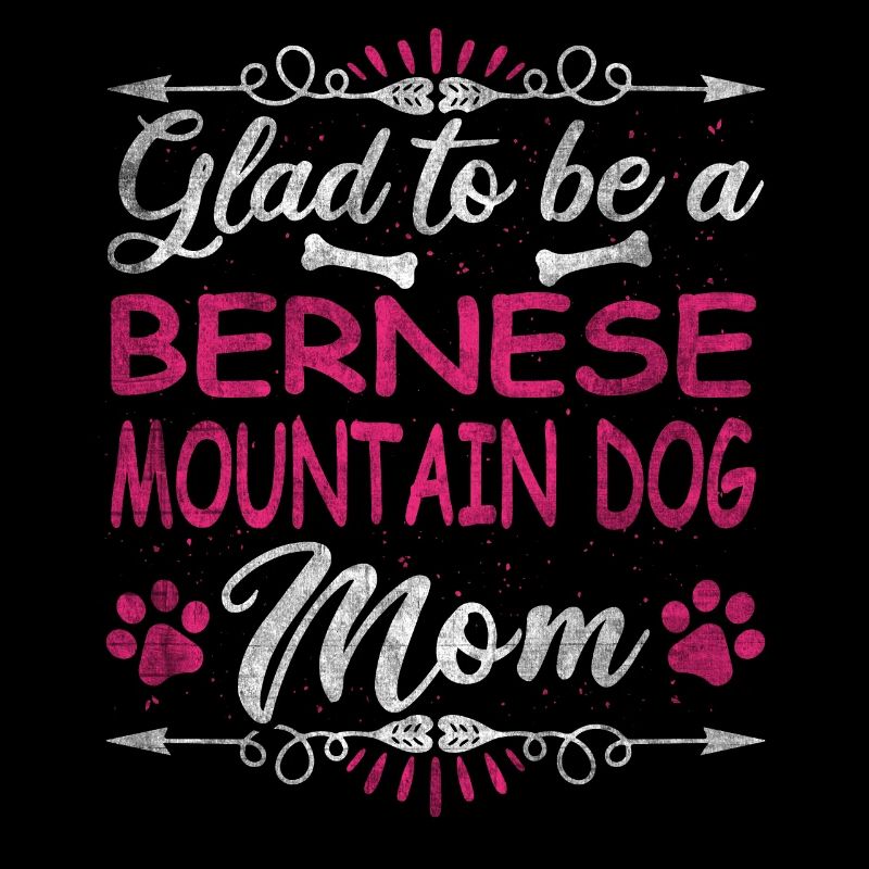 Maman chienne heureuse d’être une maman bouvier bernoise