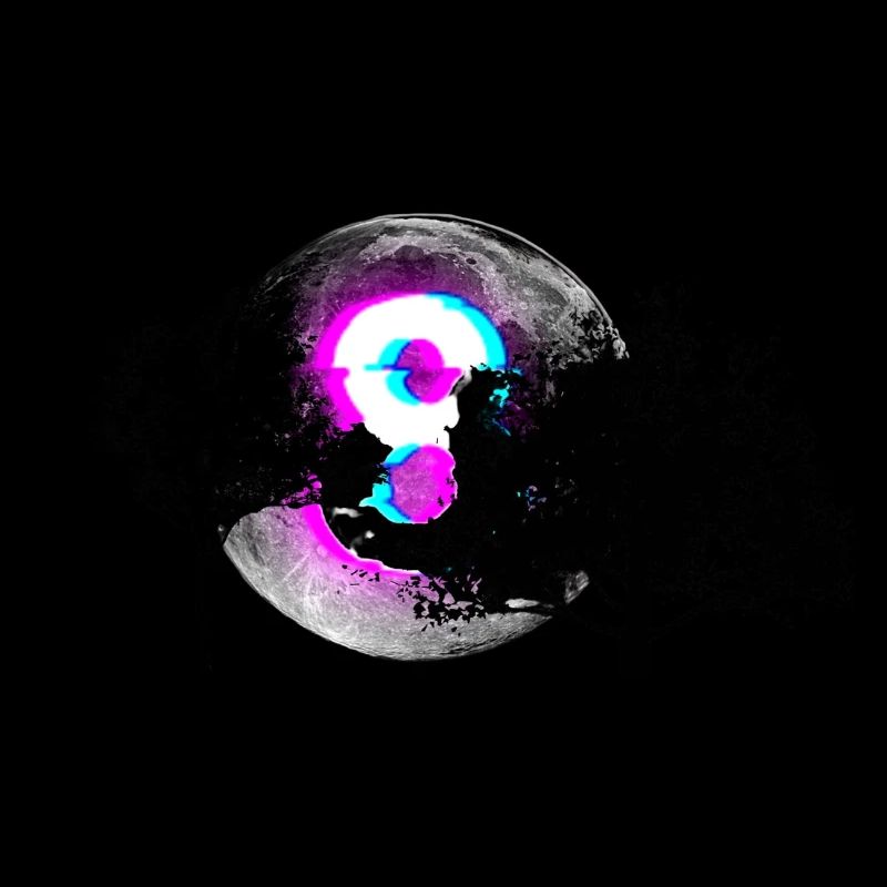 Glitch 8 hinter Bäumen