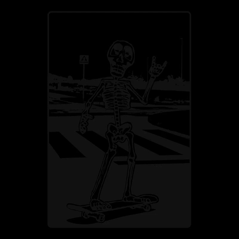 Skelett mit Skateboard überquert eine Landstrasse.