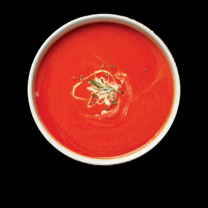 Schale mit Tomatensuppe