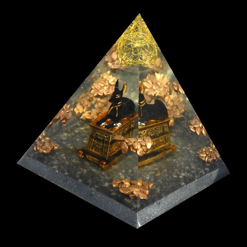 Anubis/ Podenco :-) Pyramide