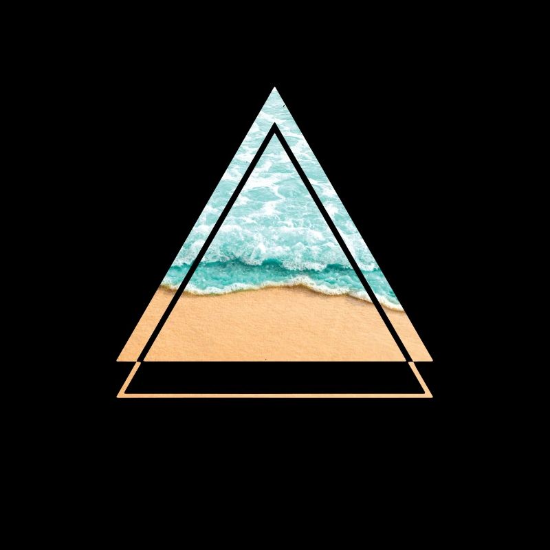 Océan - eau turquoise sur la plage de rêve, triangle
