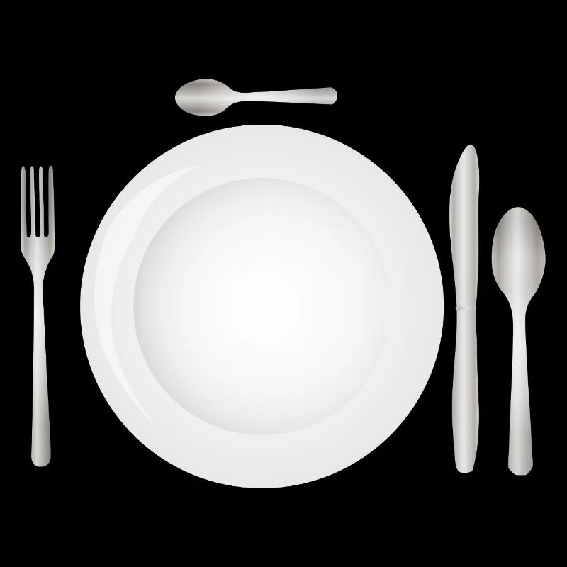 Mise en place de la table avec assiette vide et couverts