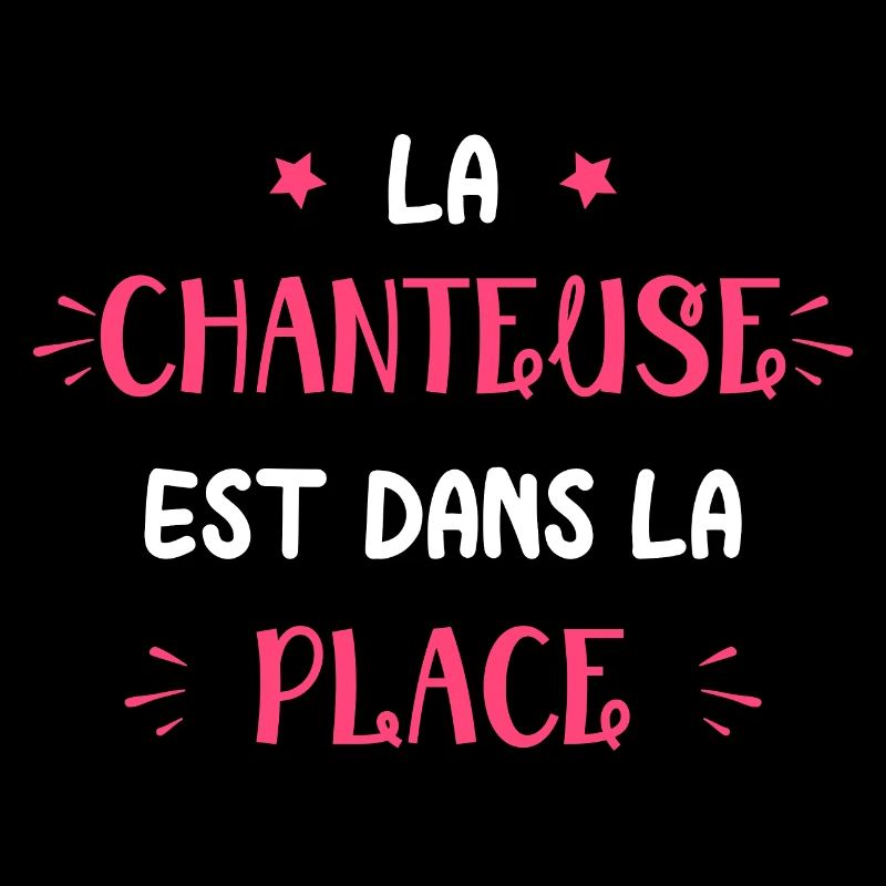 La chanteuse est dans la place