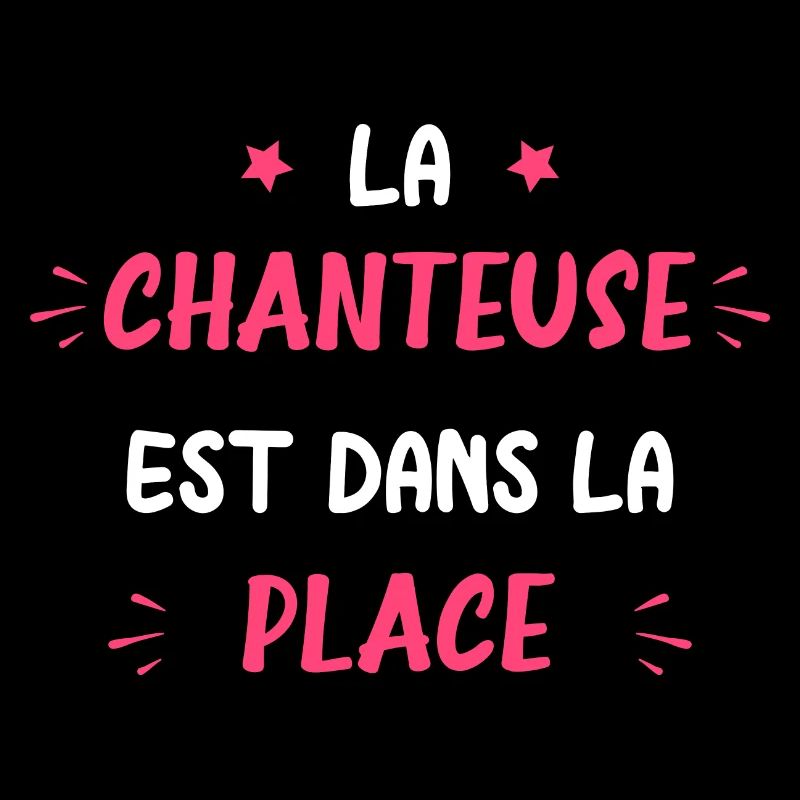 La chanteuse est dans la place