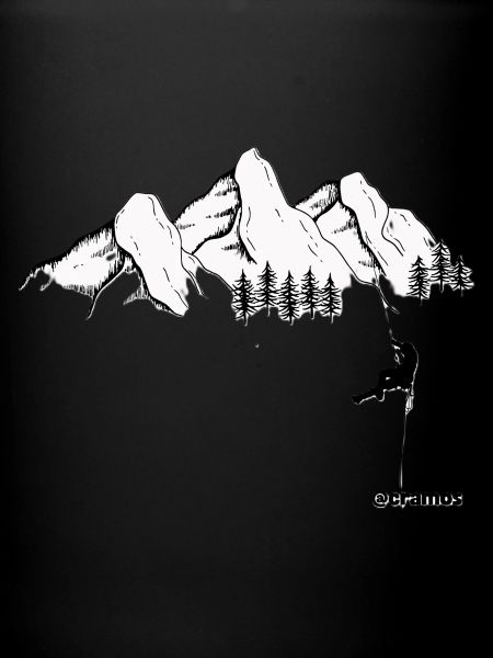 Cimes enneigées et grimpeur noir