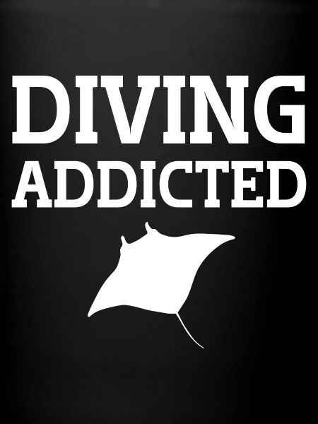 Diving Addicted manta ray