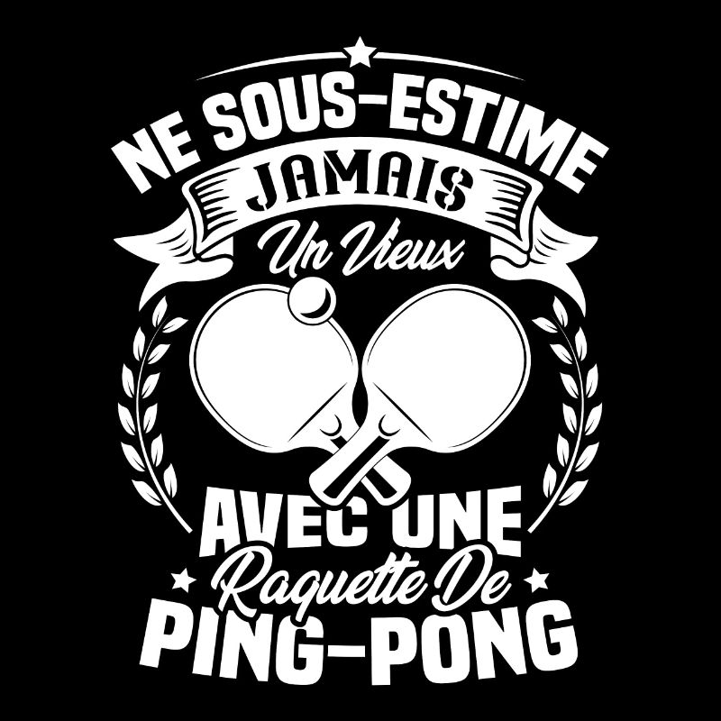 Un vieux avec une raquette de ping pong