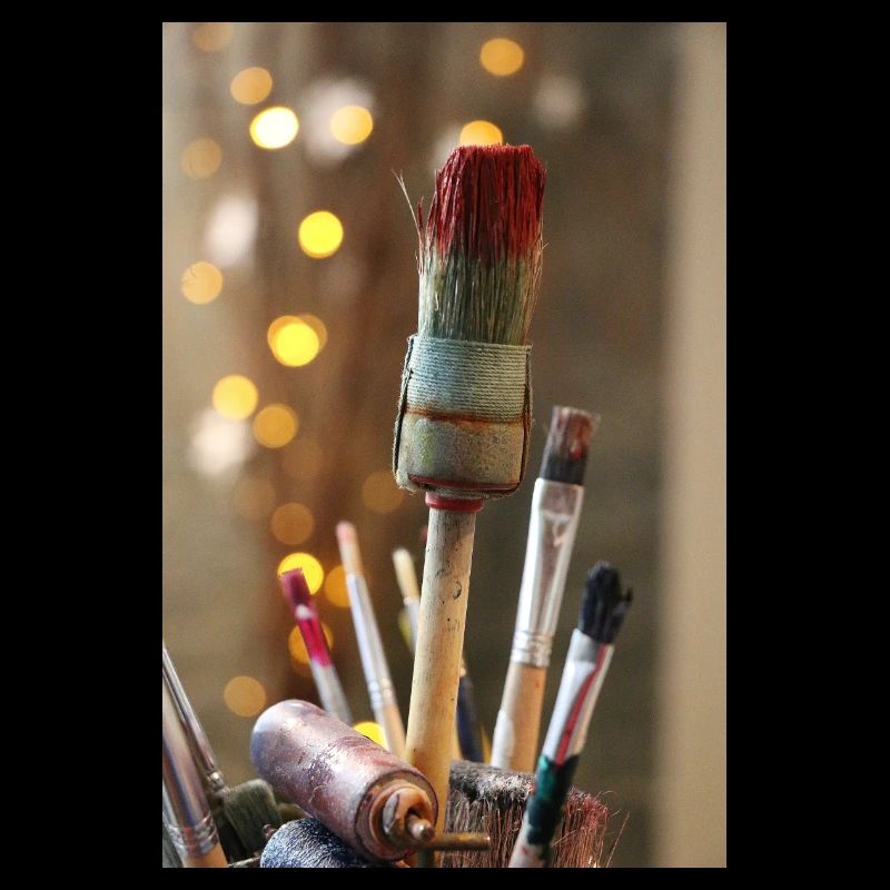 Gros plan de vieilles brosses usagées