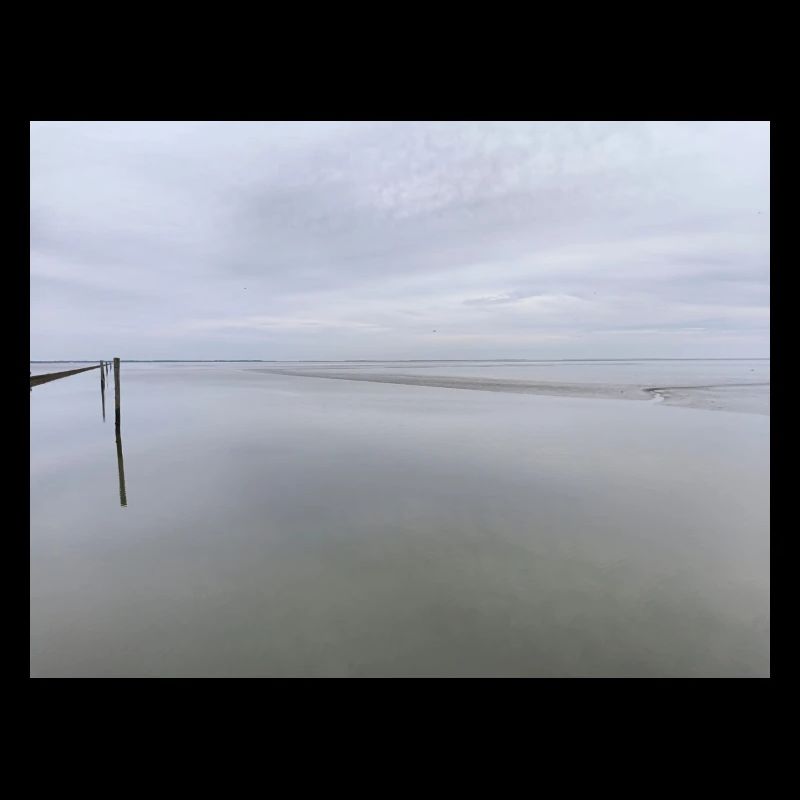 Silent seashore with sky reflection