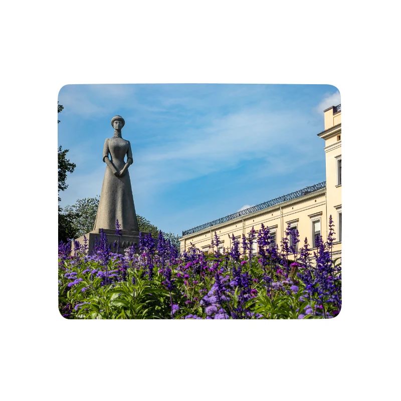Stadtstatue im Lavendelgarten