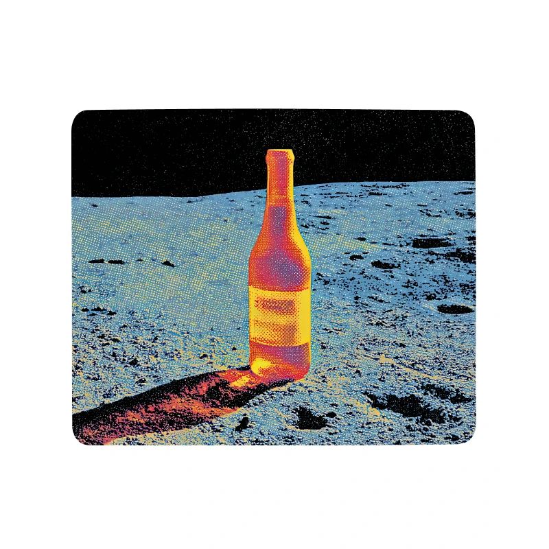 Célébration de l’espace avec bouteille de vin