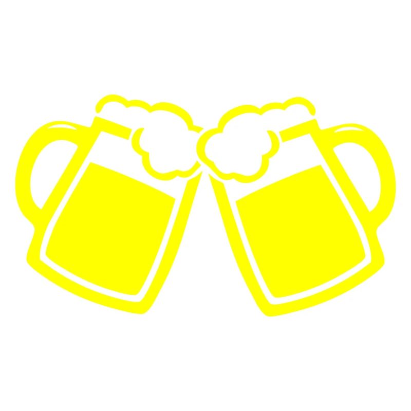 Anstoßen mit Bierkrügen