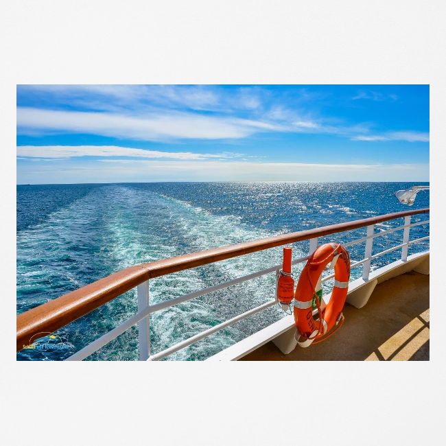 SuK Bild - Kreuzfahrtschiff Reling & Heckwelle