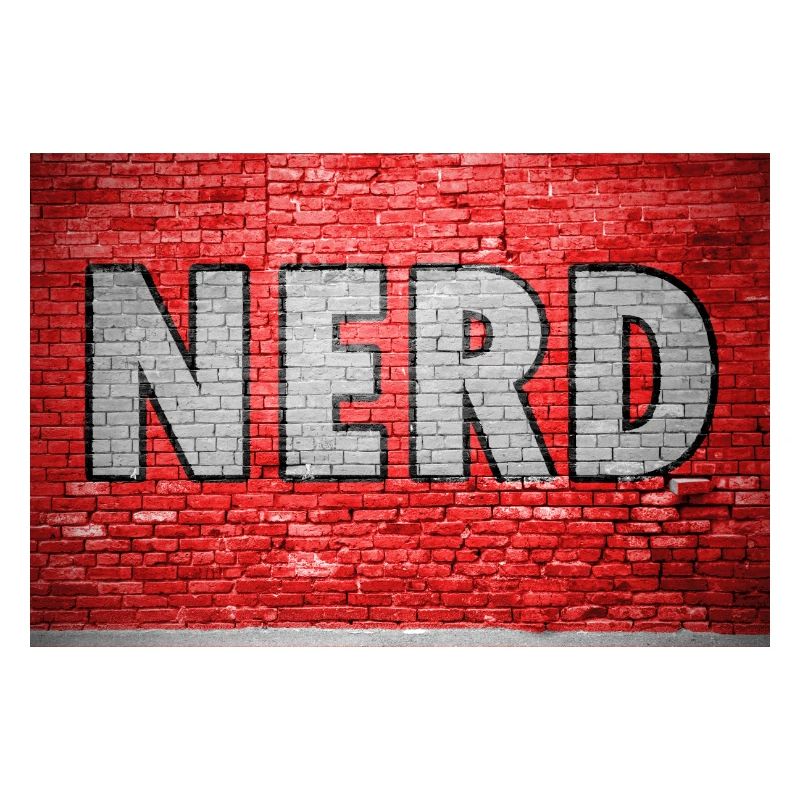 Graffiti de nerd sur un mur de briques