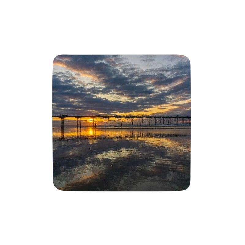Reflets de la jetée du coucher de soleil