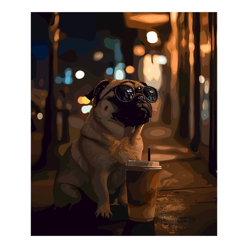 Mops mit Sonnenbrille und Eiskaffee