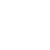 Drolliges Eichhörnchen mit einer Nuss