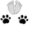 Chien s’occupant du bébé