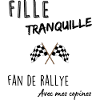 Fille tranquille fan de rallye