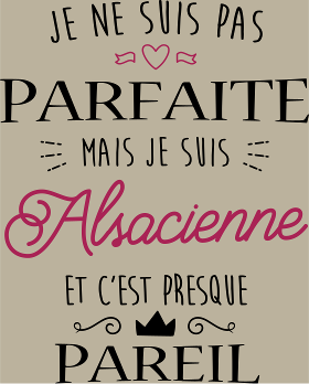Mesdames, affichez votre fierté alsacienne avec humour ! Ce t-shirt déclare avec malice que même si la perfection n'est pas de ce monde, êtr...