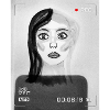 Femme au regard étonné