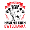Mann mit Owtscharka Kaukasischer Owtscharka