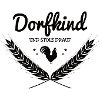 Dorfkind mit Huhn