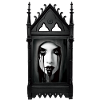 Porzellanfrau und Gothic-Rahmen