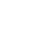 Bon ours rêveur sur l’arbre