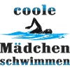 Coole Mädchen schwimmen