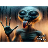 Alien leckt an nasser Duschscheibe