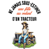 Fille au volant d'un tracteur