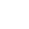 Läufer mit Hund vor Berglandschaft
