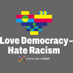 LOVE DEMOCRACY - HATE RACISM. Weißes Logo
