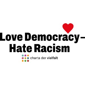 LOVE DEMOCRACY - HATE RACISM. Rotes Herz