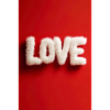Amour poilu sur fond rouge