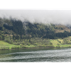 Mystische Berglandschaft am See
