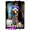 Bunte Vogelskulptur mit Punk-Style