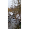 Rivière d’hiver dans le brouillard