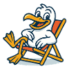 Canard décontracté sur chaise longue