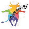 Regenbogen Kuh im Flug