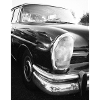 Oldtimer-Automobil in Schwarz-Weiß
