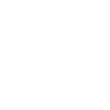 Gli appassionati di palestra fanno squat, calistenics fitness