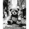 Teddybär mit Augenklappe in Straßennähe