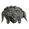 Masque de pierre souriant