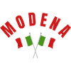 Modène avec drapeaux italiens croisés